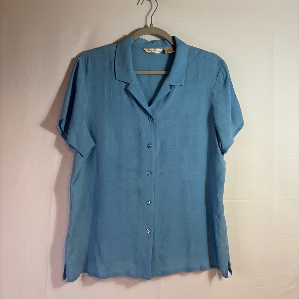Tommy Bahama Light Blue Silk Button Down Shirt with Pineapples Size Large D0076
